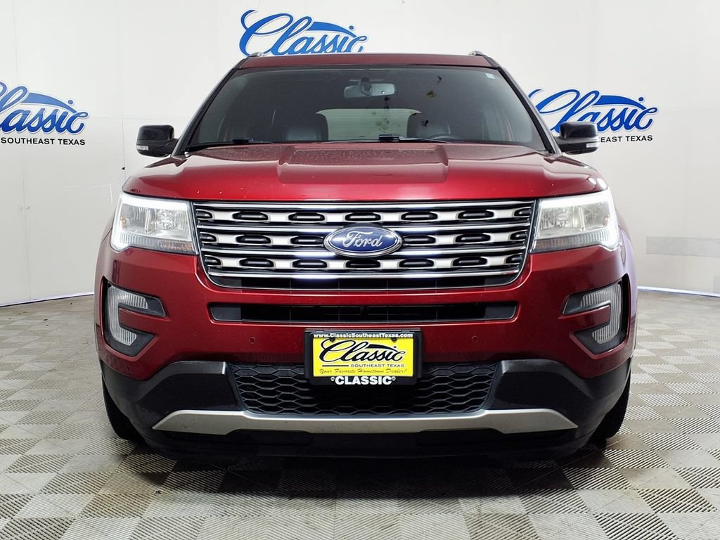 Used 2017 Ford Explorer XLT w/ Equipment Group 202A FWD image 3