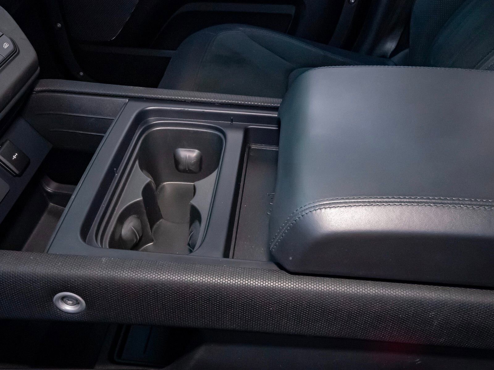 Used 2022 Land Rover Defender 110 V8 image 32