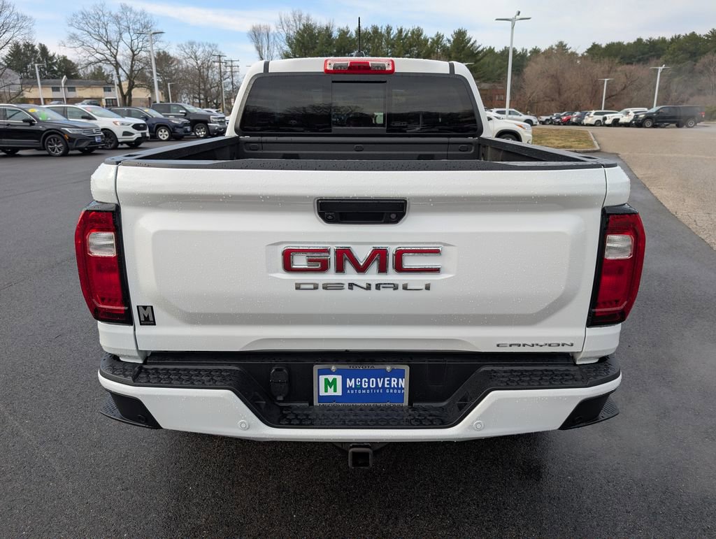 Used 2024 GMC Canyon Denali image 4