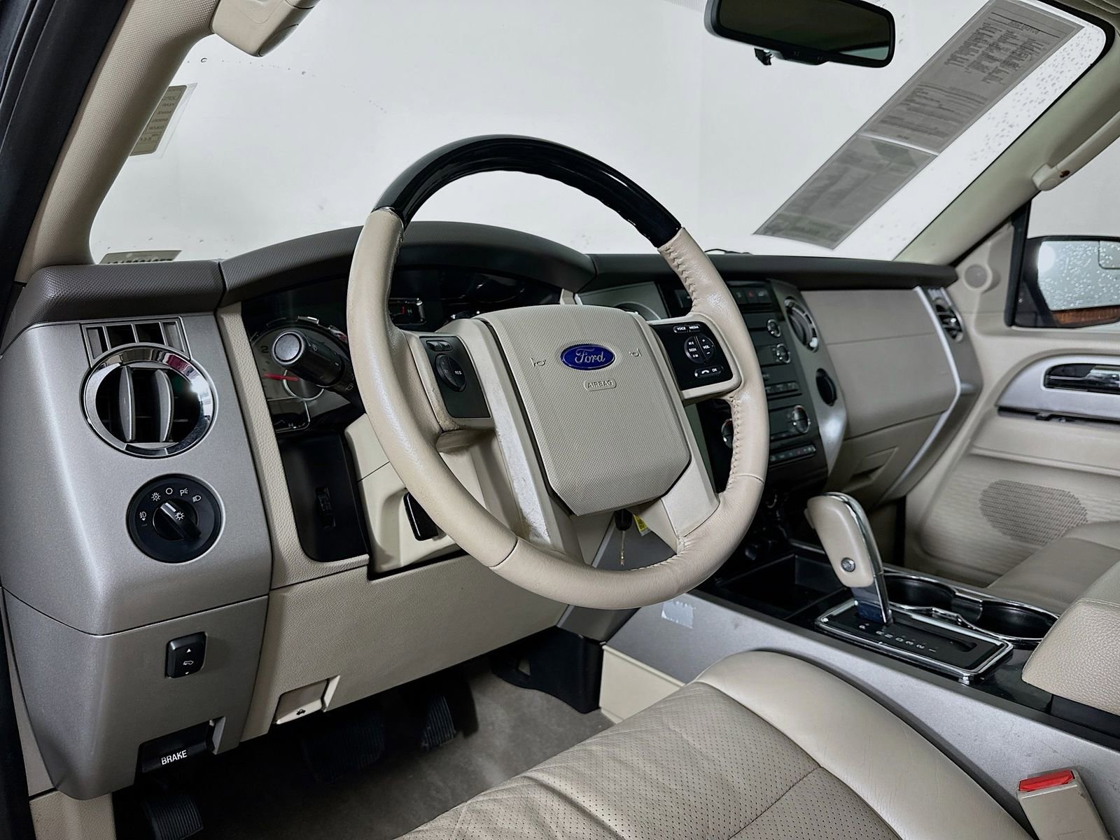 Used 2014 Ford Expedition Limited image 10