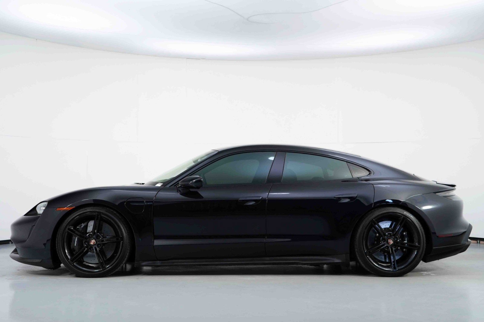 Used 2021 Porsche Taycan Turbo S image 9