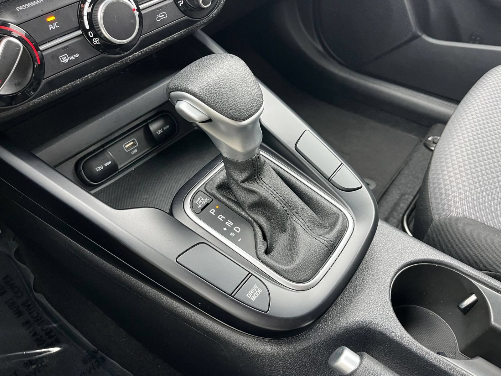 Used 2025 Kia Soul LX w/ LX Technology Package FWD image 38