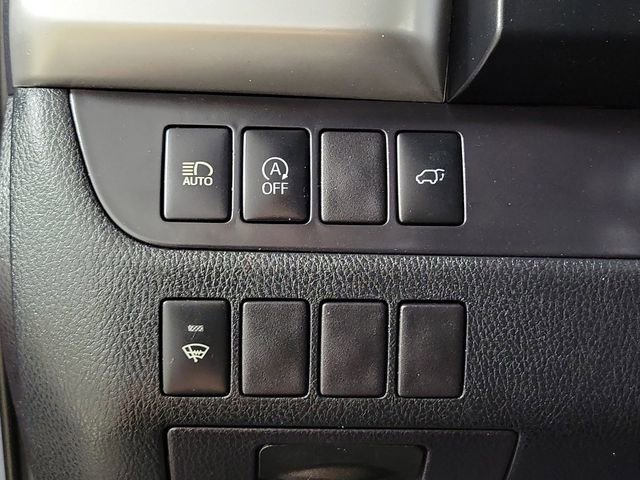 Used 2019 Toyota Highlander XLE FWD image 25