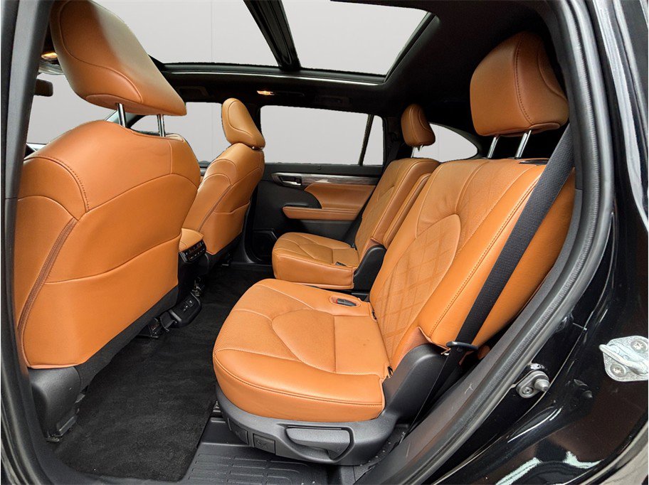 Used 2023 Toyota Highlander Platinum image 42