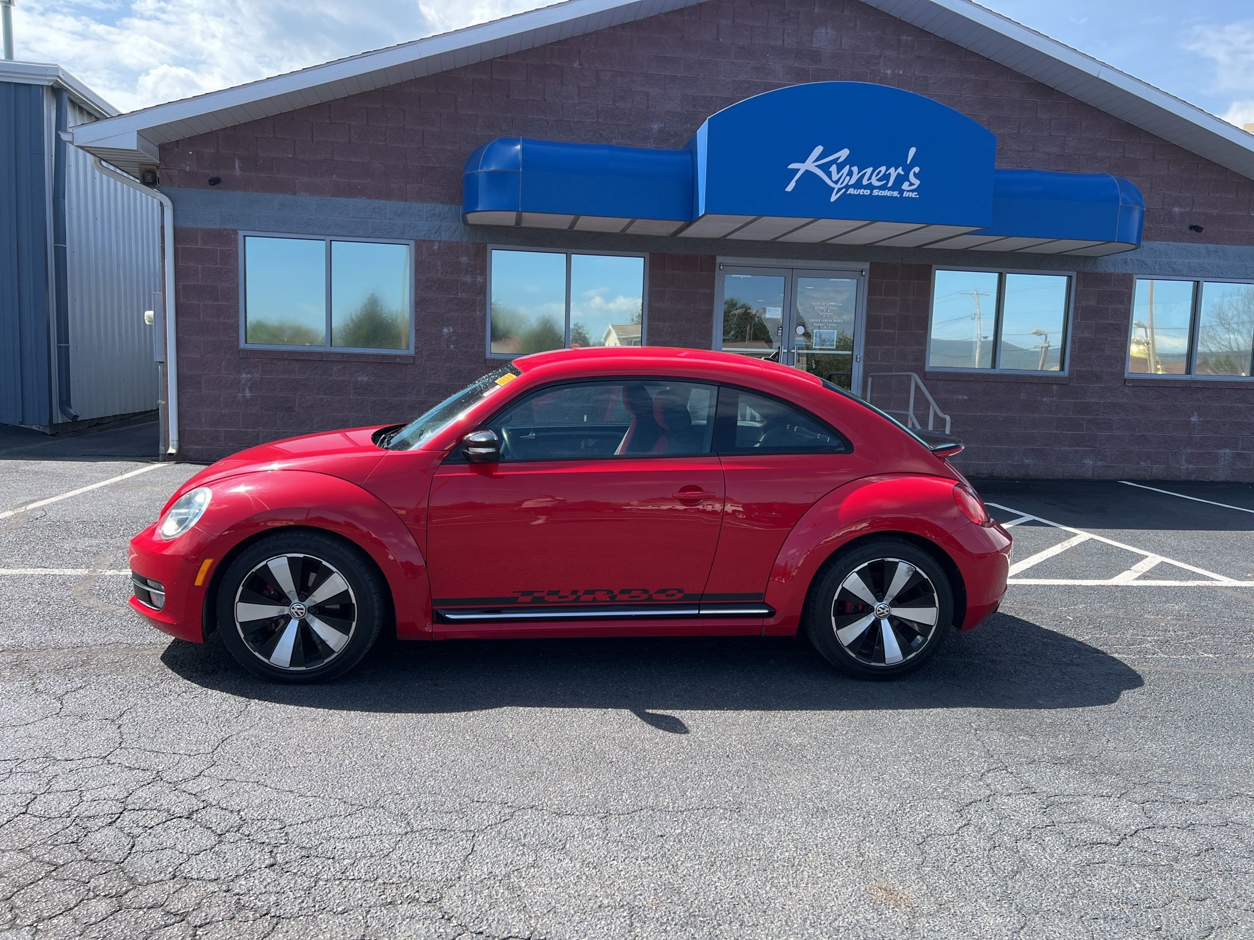 Used 2012 Volkswagen Beetle Turbo FWD image 3