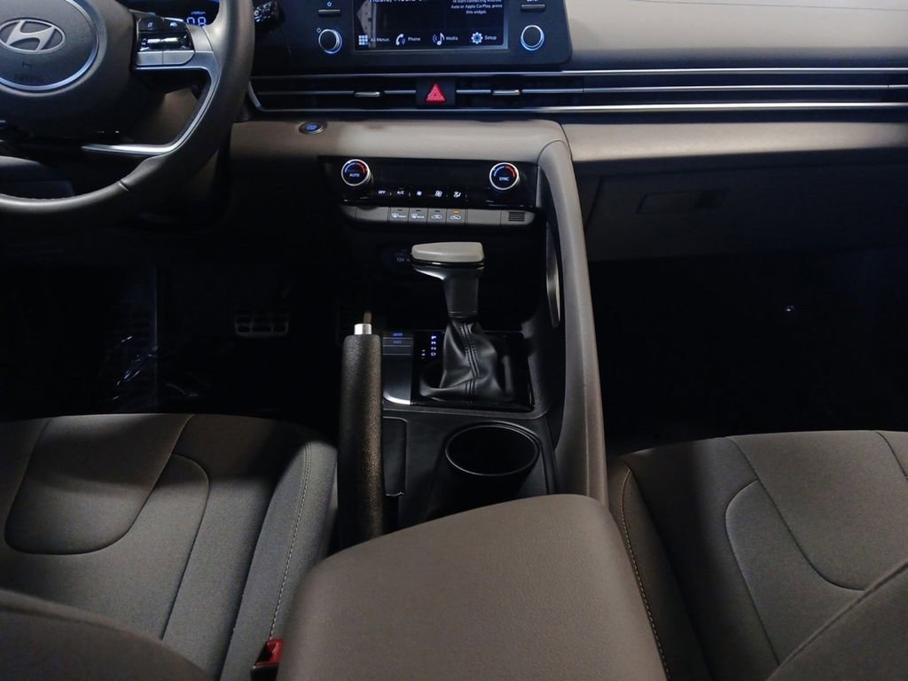Certified 2025 Hyundai Elantra Sport FWD image 11