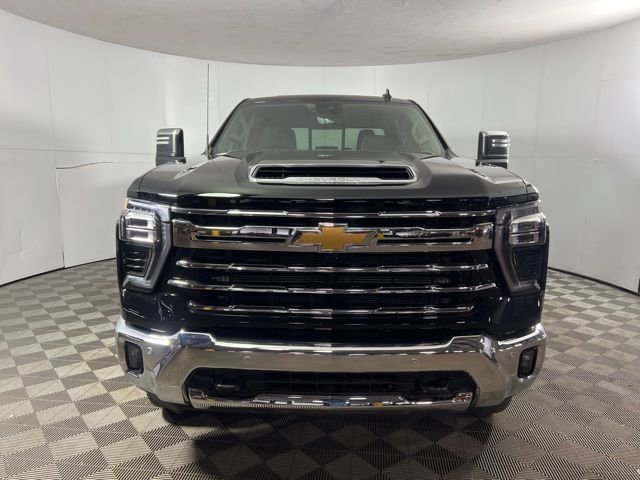 New 2026 Chevrolet Silverado 3500 LTZ w/ LTZ Premium Package image 2