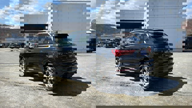 Used 2023 Audi Q3 2.0T Premium AWD/4WD image 8