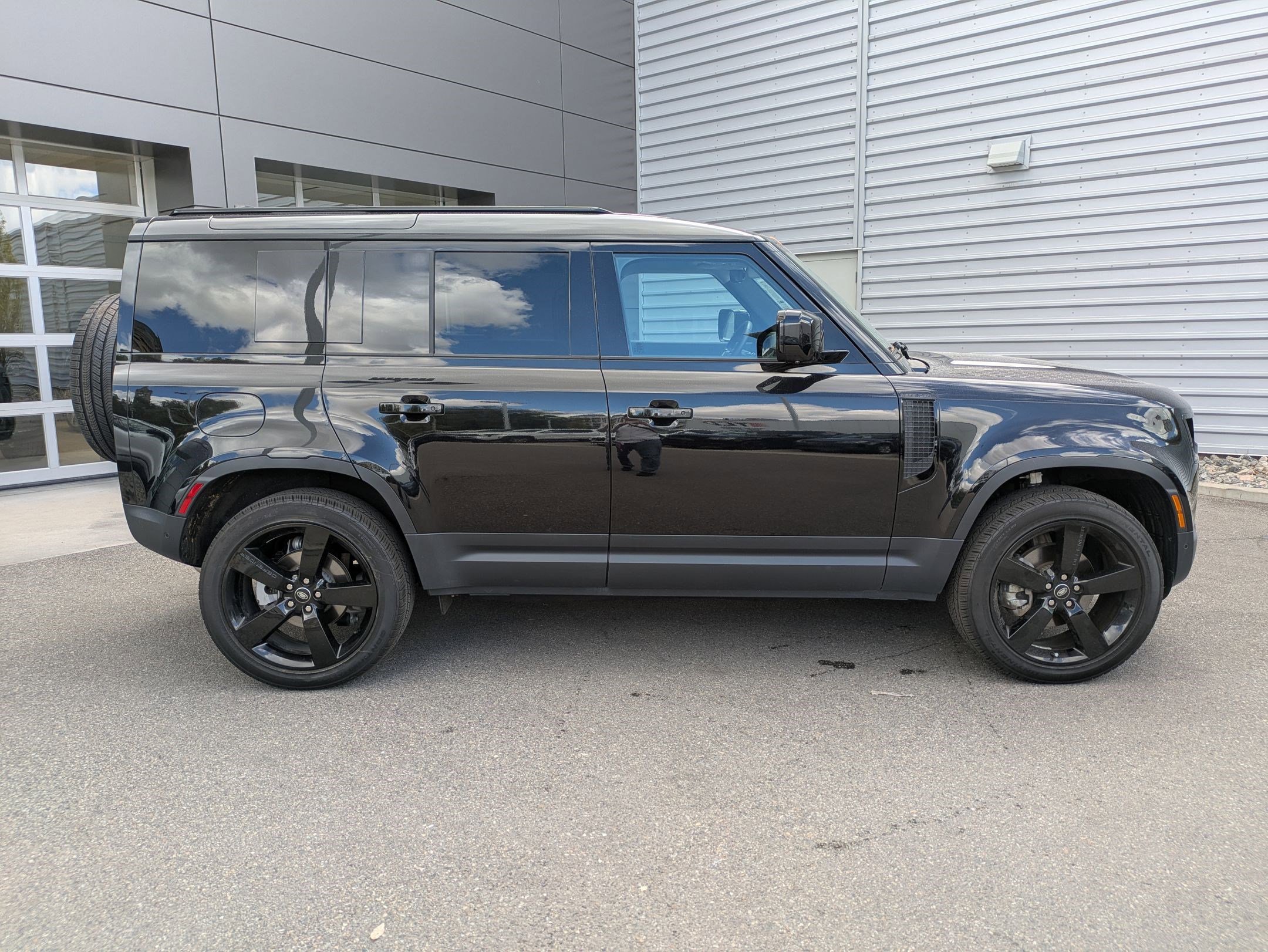 Certified 2025 Land Rover Defender 110 S AWD/4WD image 5