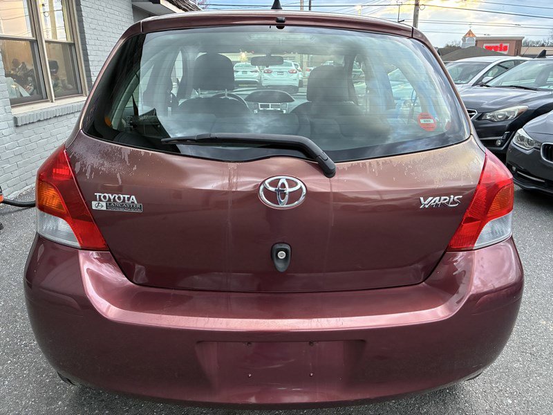 Used 2009 Toyota Yaris 4-Door Hatchback image 5