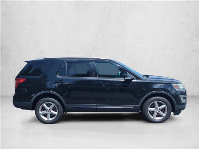 Used 2016 Ford Explorer XLT w/ Equipment Group 202A AWD/4WD image 4