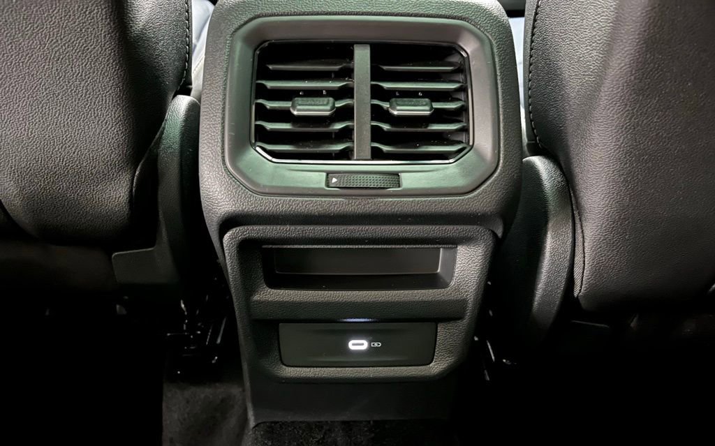 New 2025 Volkswagen Taos SEL image 23
