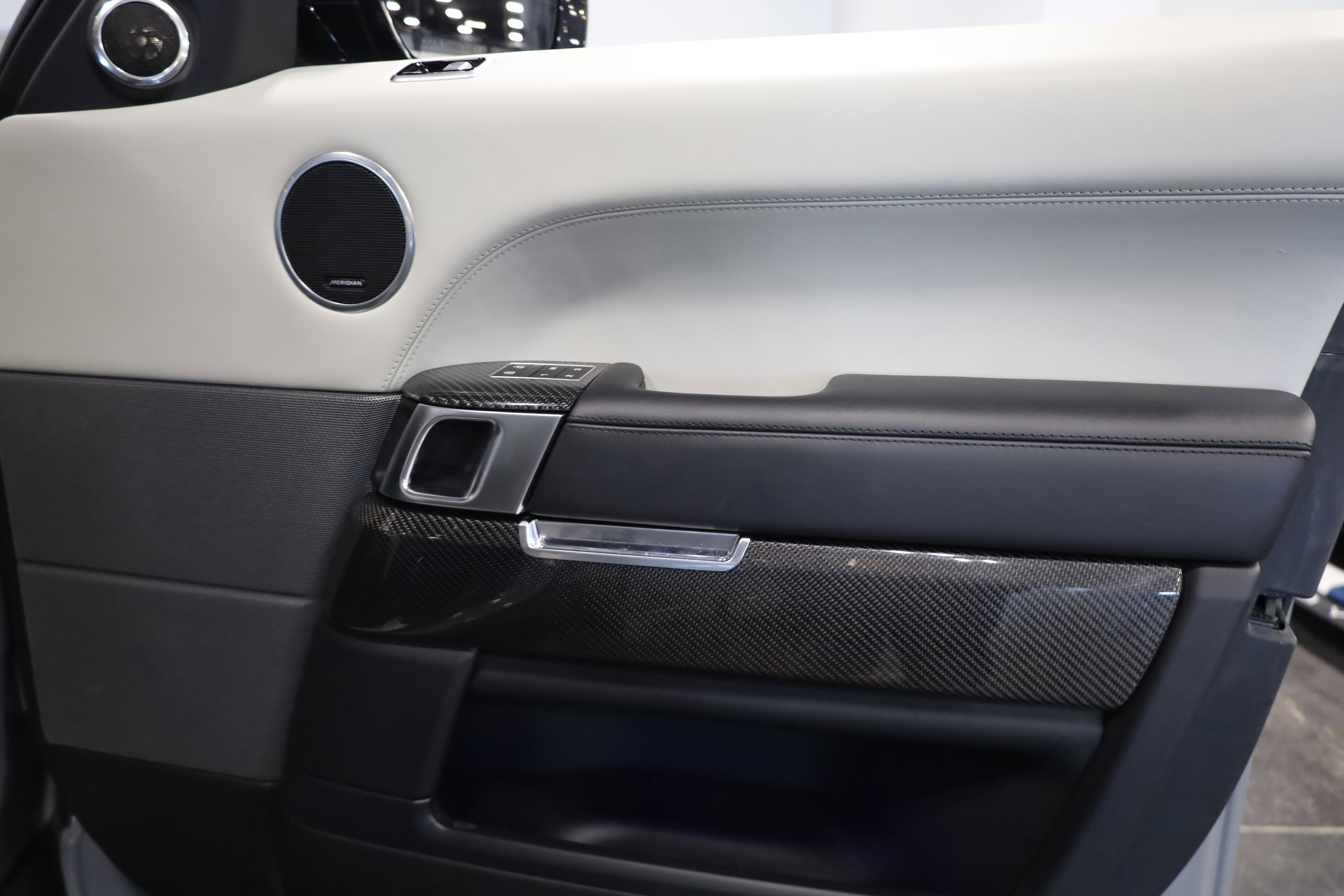 Used 2022 Land Rover Range Rover Sport SVR Carbon Edition image 39