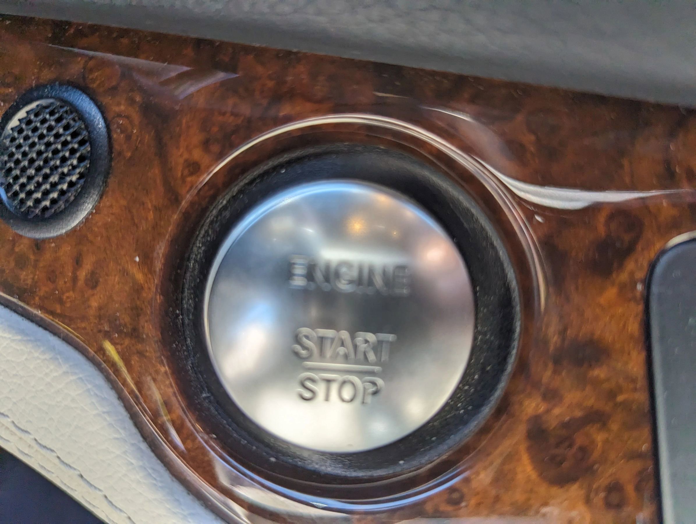 Used 2014 Mercedes-Benz SL 550 image 16