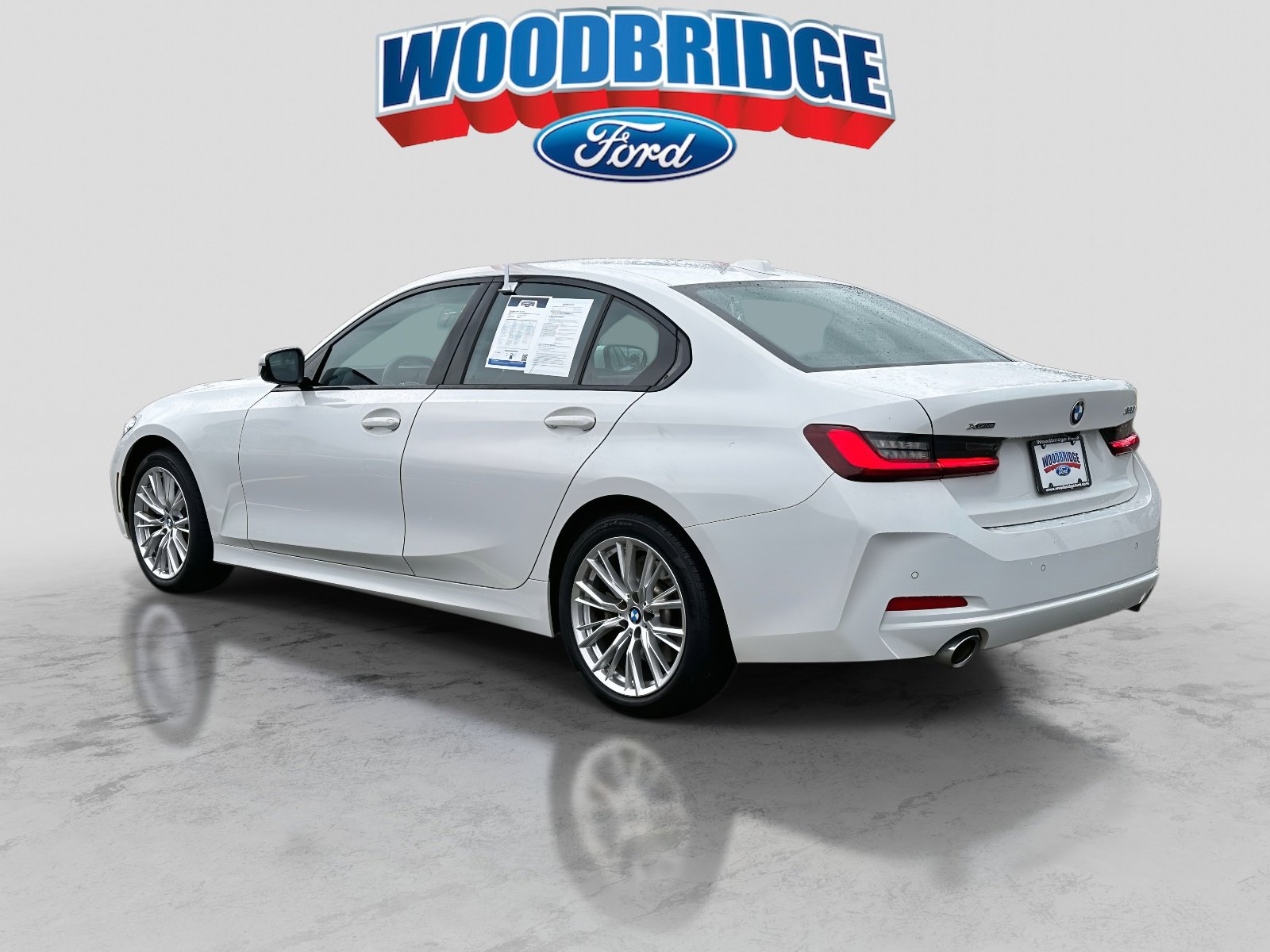 Used 2023 BMW 330i xDrive Sedan w/ Premium Package image 5