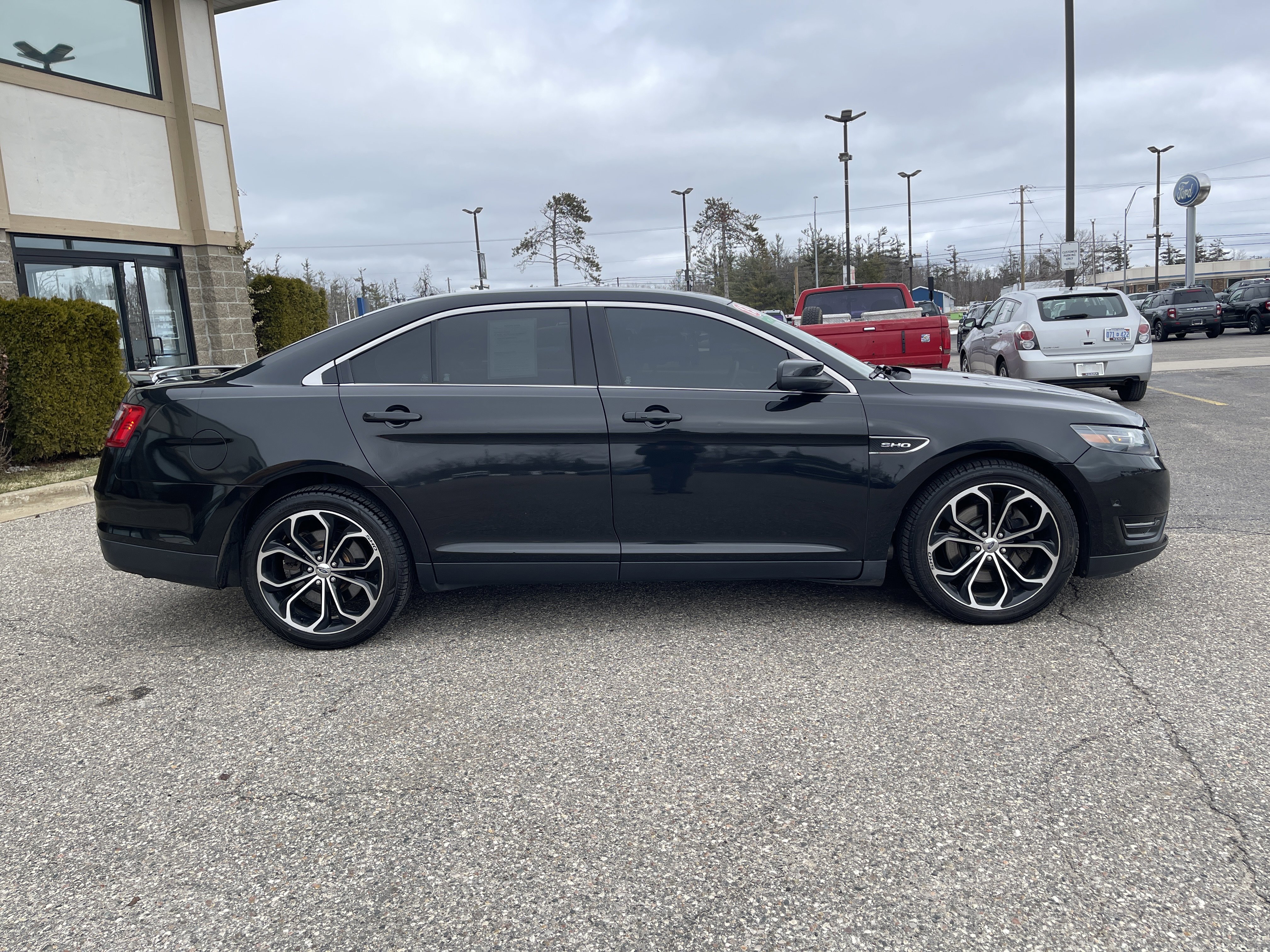 Used 2013 Ford Taurus SHO image 3