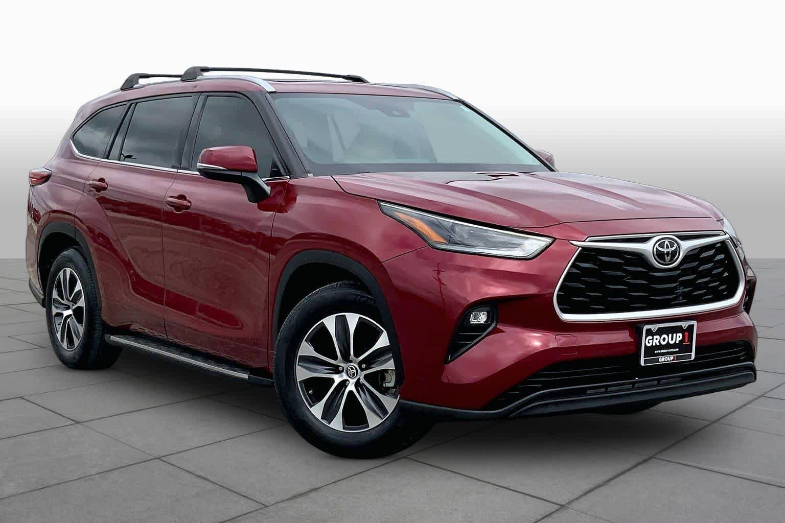 Used 2021 Toyota Highlander XLE FWD image 3