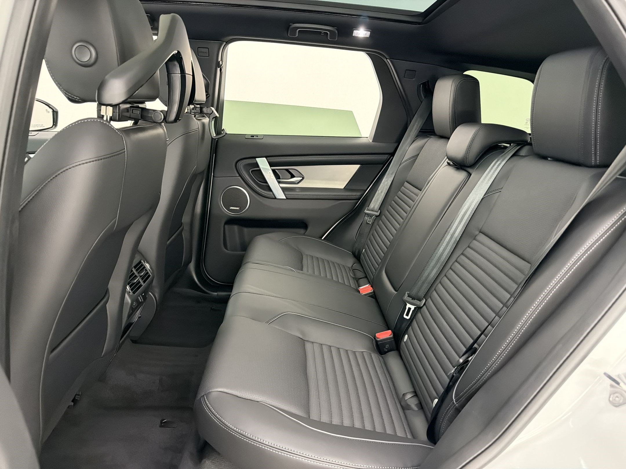 New 2026 Land Rover Discovery Sport Landmark AWD/4WD image 23