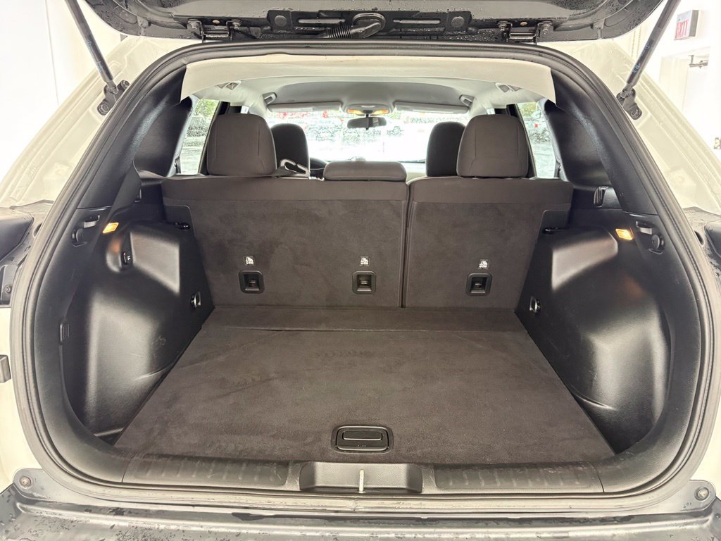 Used 2020 Jeep Cherokee Latitude FWD image 39