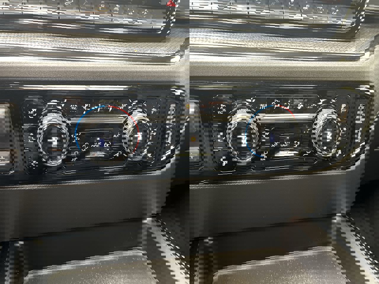 Certified 2024 Chevrolet Silverado 2500 ZR2 w/ Technology Package image 25