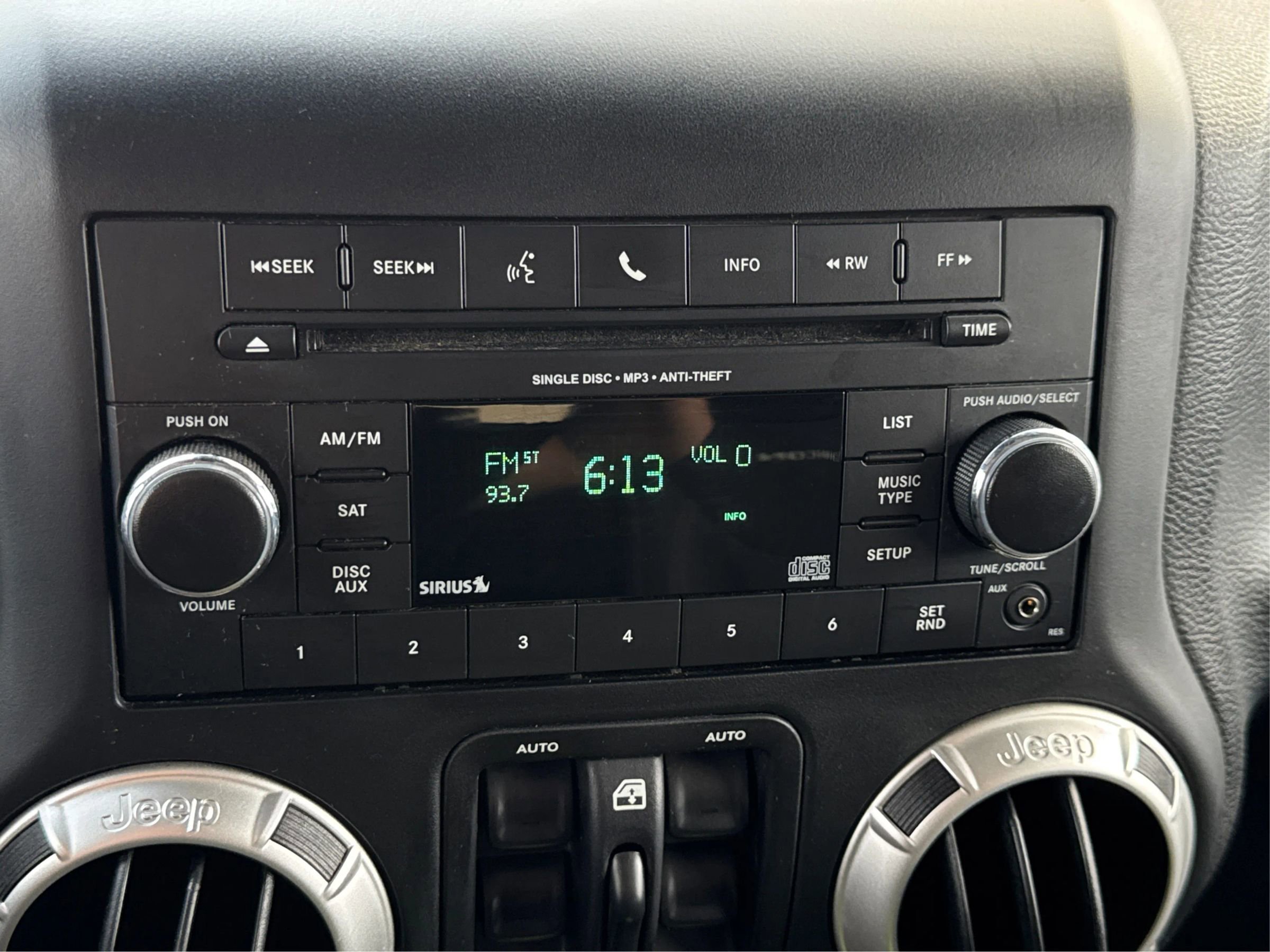 Used 2017 Jeep Wrangler Unlimited Rubicon w/ Connectivity Group image 22