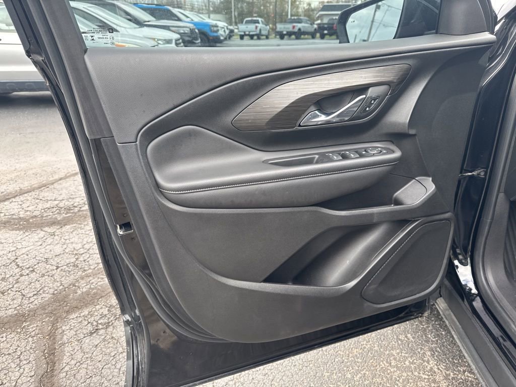 Used 2023 GMC Terrain SLE w/ Driver Convenience Package image 17