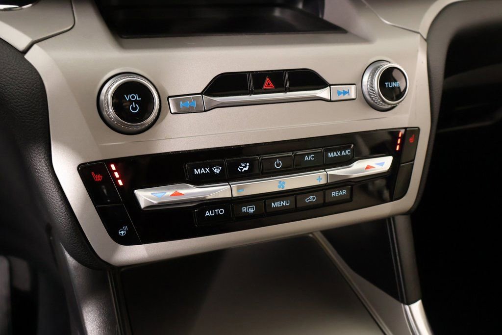 Used 2023 Ford Explorer XLT w/ Equipment Group 202A image 7