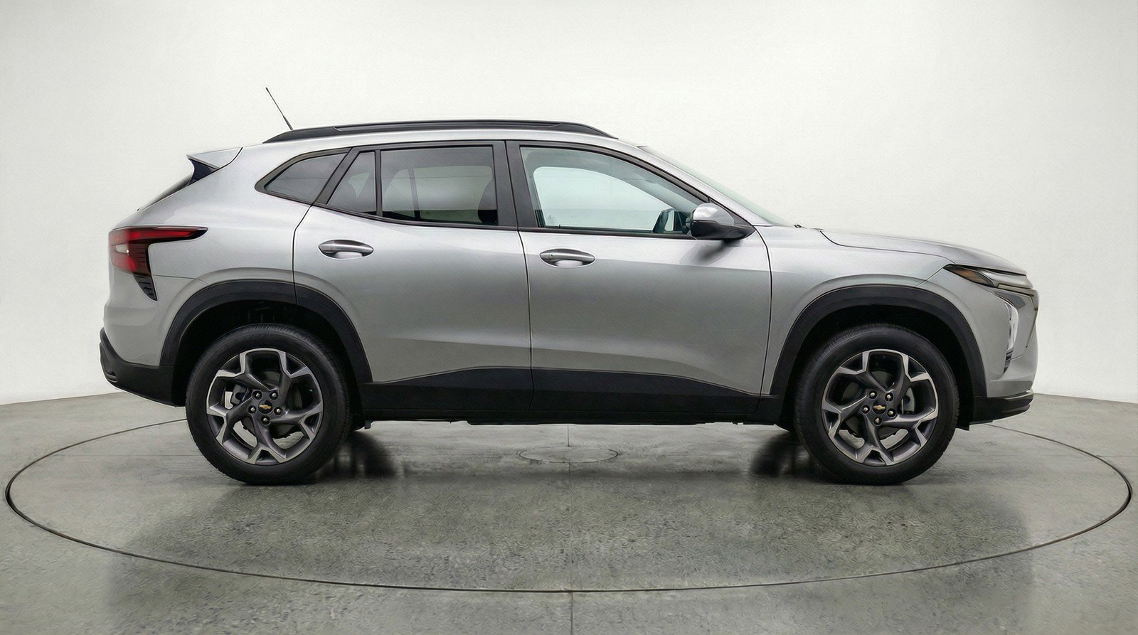 Used 2025 Chevrolet Trax LT w/ LT Convenience Package image 11