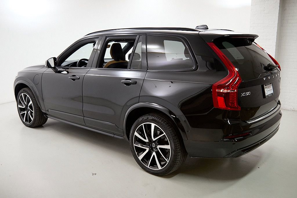 Certified 2023 Volvo XC90 T8 Ultimate w/ Lounge Package image 6