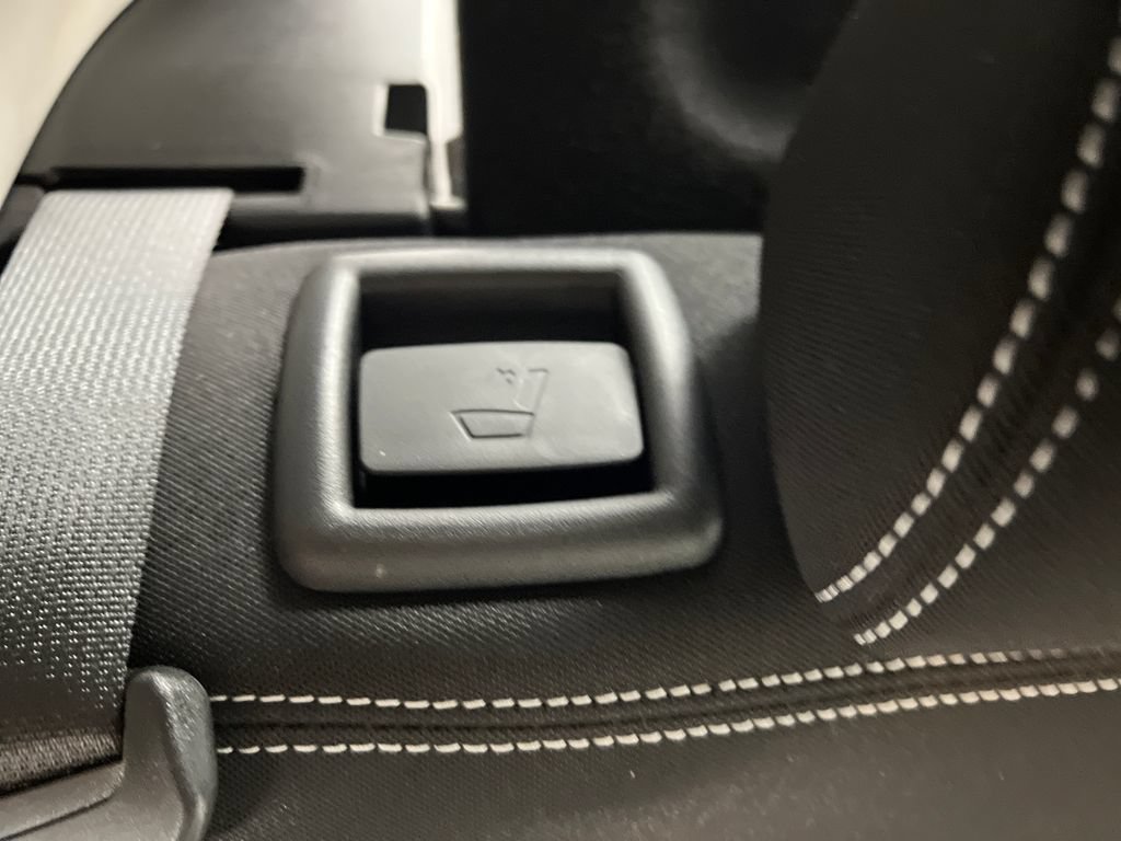 Used 2025 Hyundai Venue SEL FWD image 23