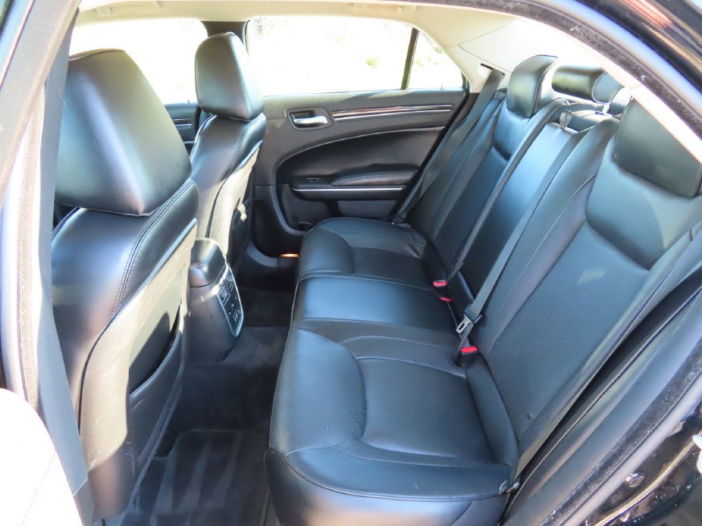 Used 2015 Chrysler 300 C RWD image 23