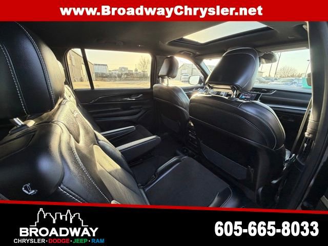 Used 2023 Jeep Grand Cherokee L Laredo image 11