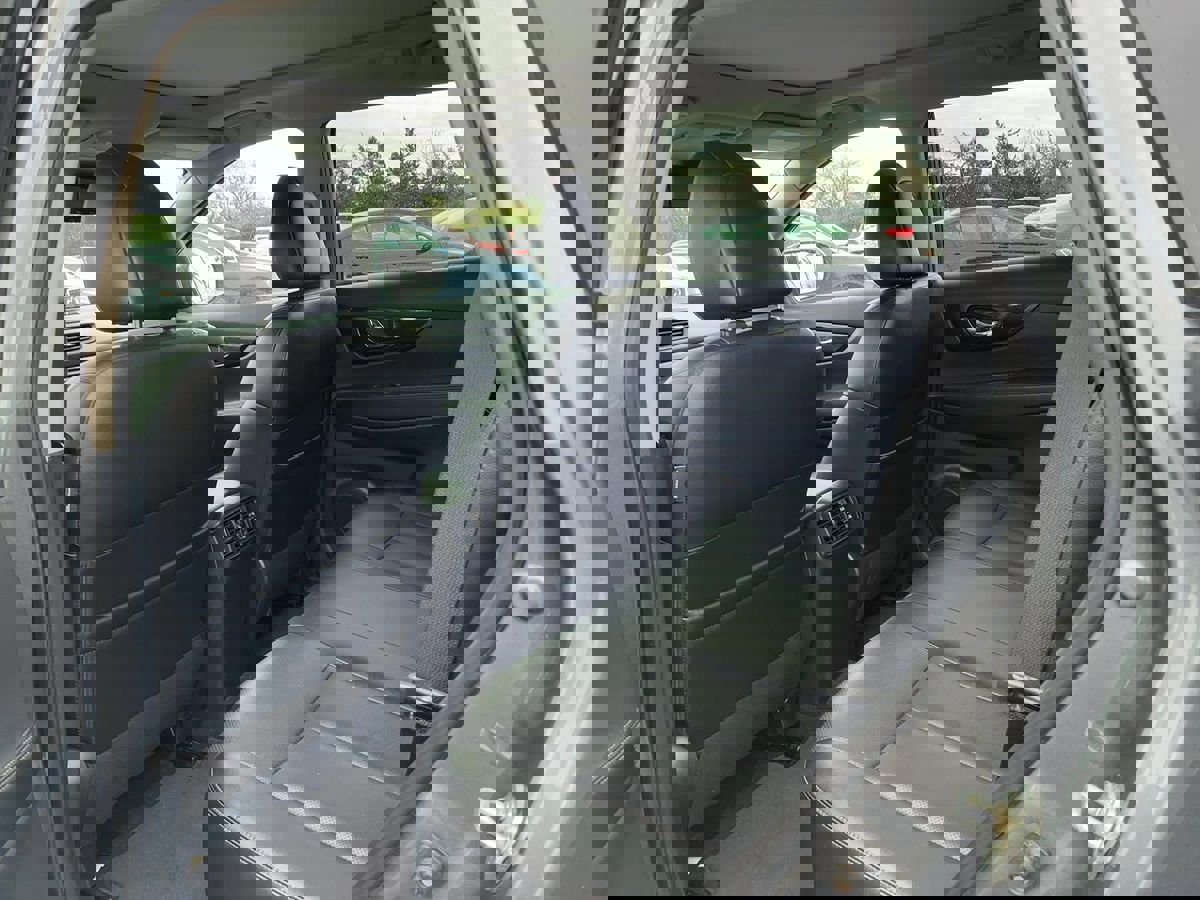 Used 2019 Nissan Rogue SL w/ Premium Package image 8