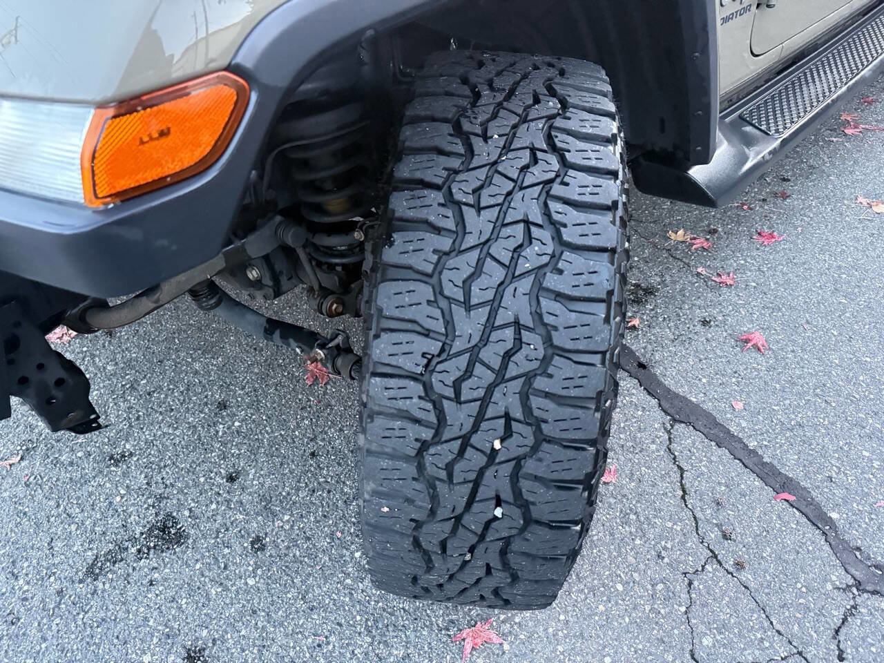 Used 2020 Jeep Gladiator Overland w/ Cold Weather Group AWD/4WD image 48