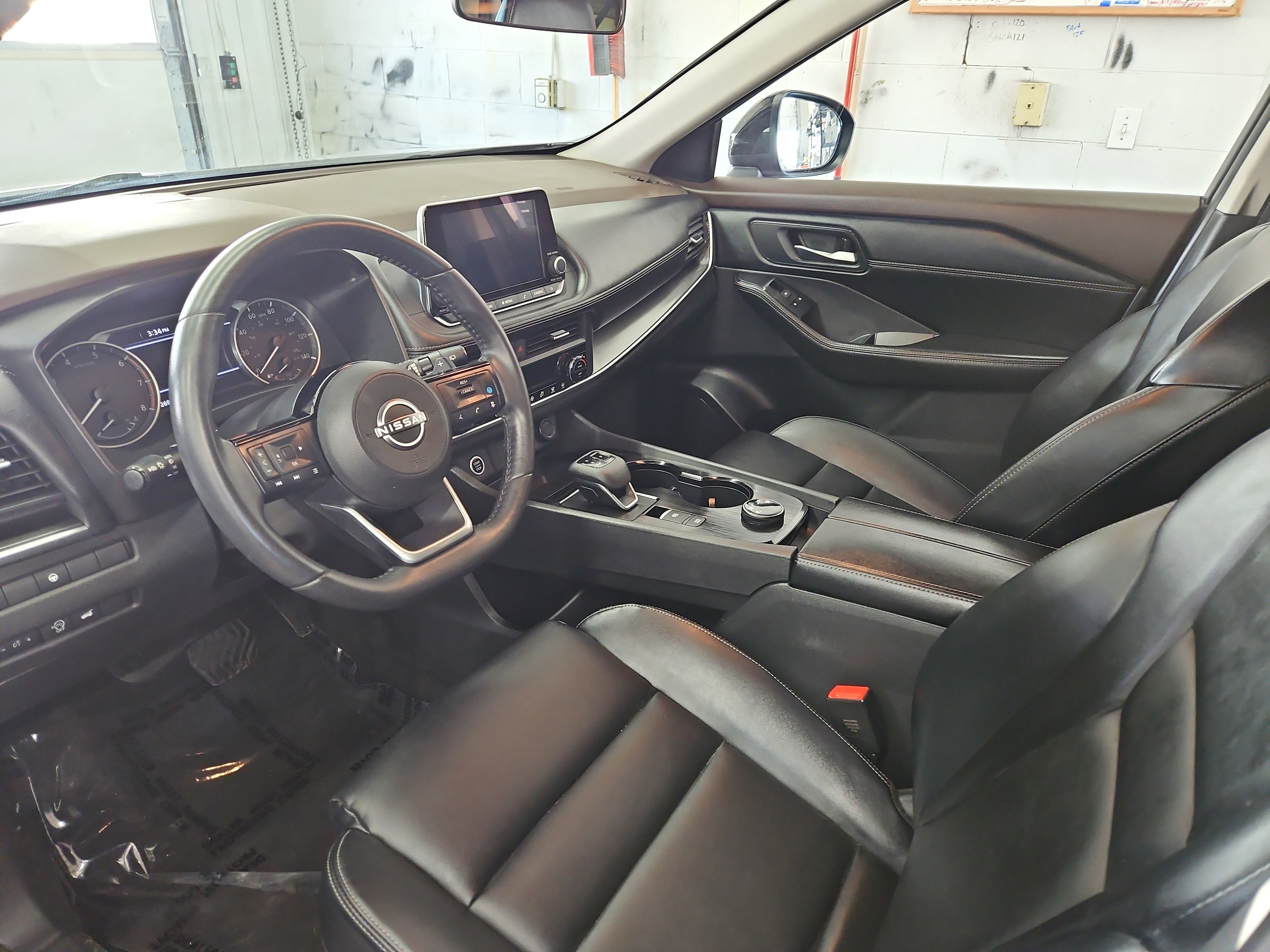 Used 2023 Nissan Rogue SV w/ SV Premium B Package image 16