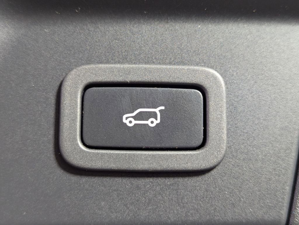 Used 2020 Land Rover Range Rover Velar R-Dynamic S image 21