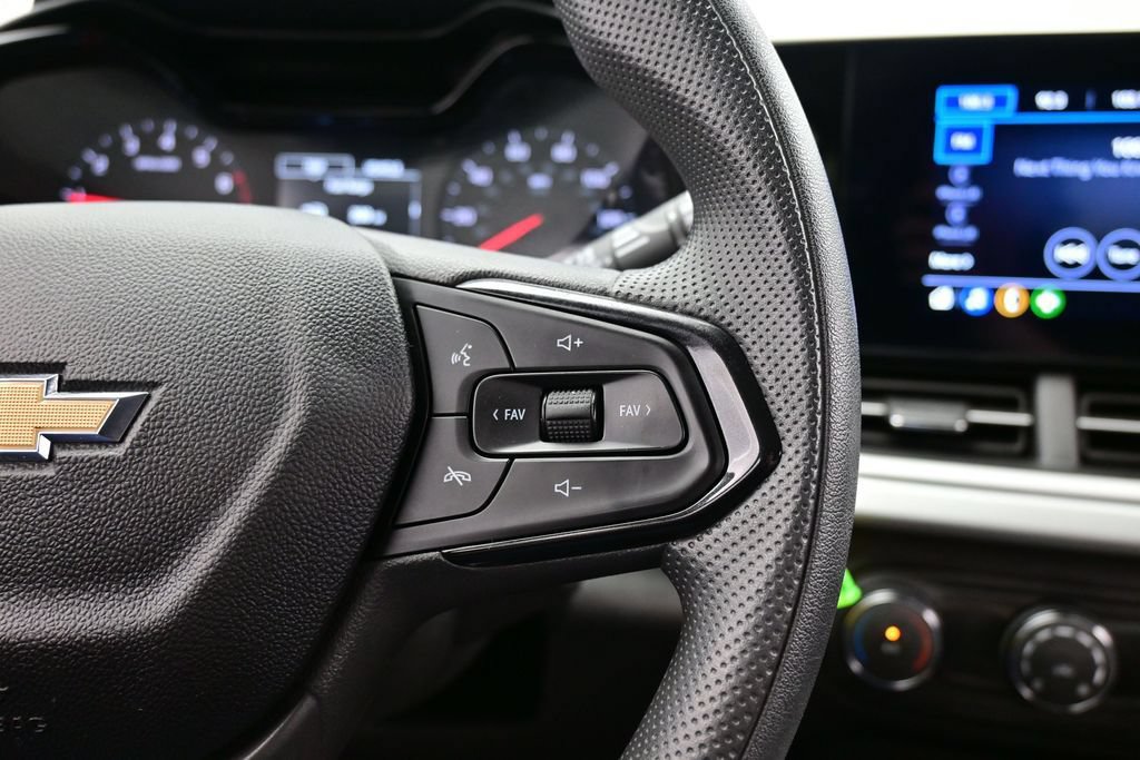 Used 2024 Chevrolet Trax LS FWD image 46