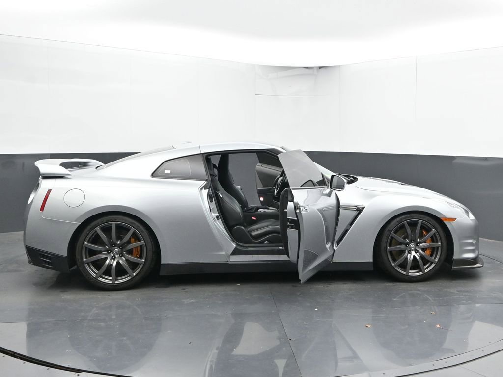 Used 2012 Nissan GT-R Premium image 59
