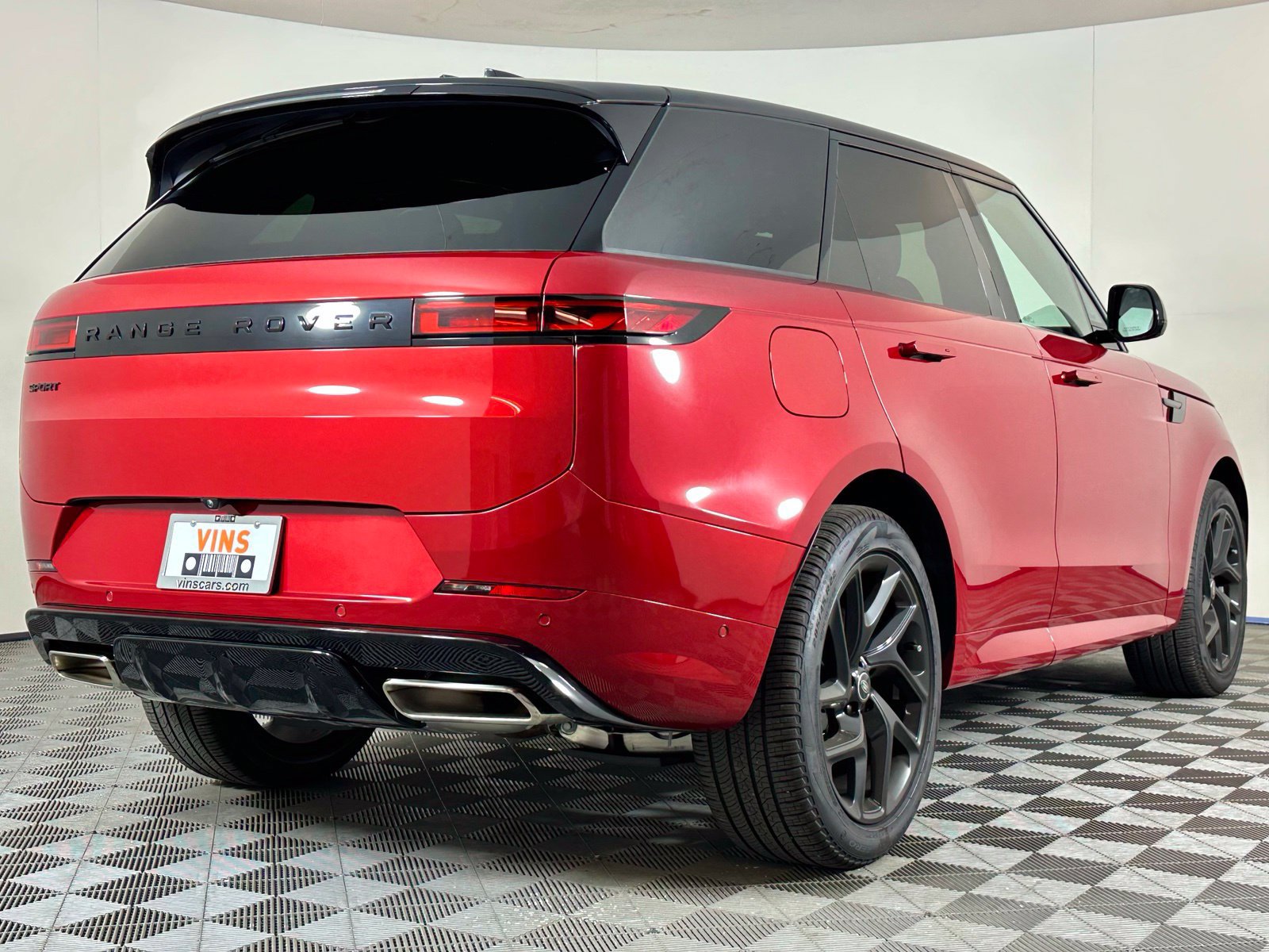 Used 2025 Land Rover Range Rover Sport Dynamic SE AWD/4WD image 4