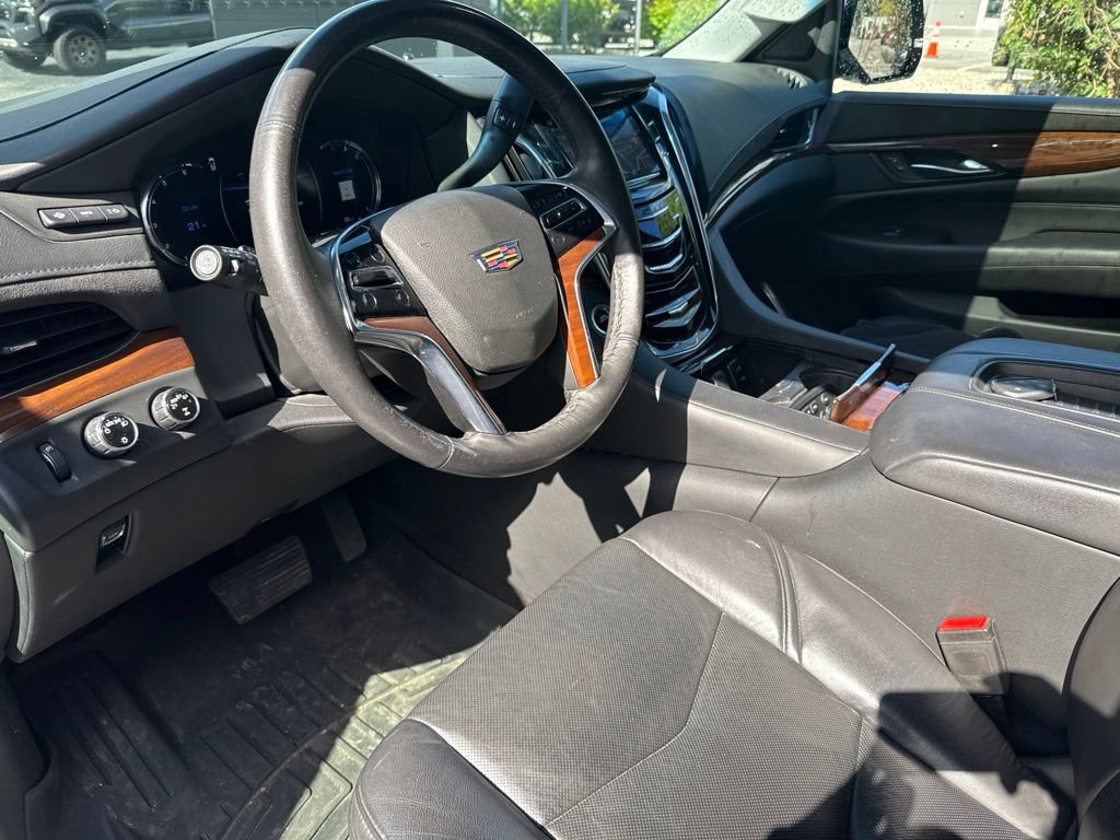 Used 2020 Cadillac Escalade Premium Luxury AWD/4WD image 9