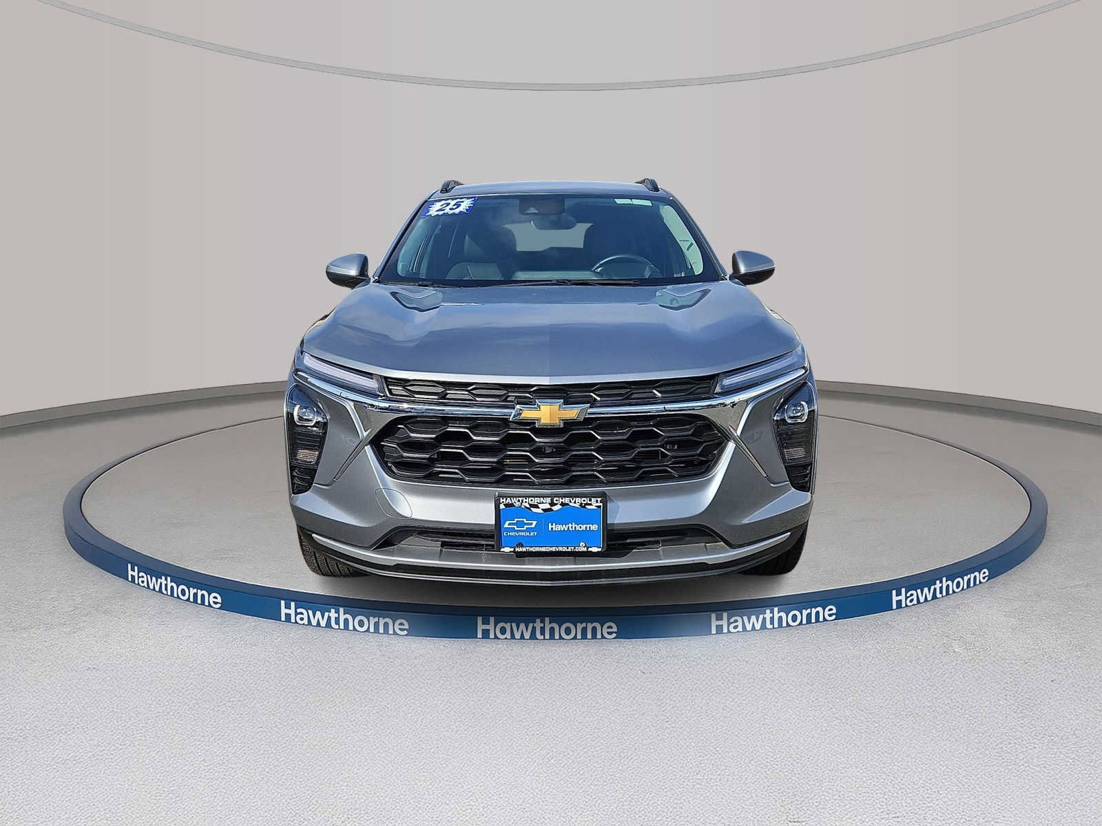 Used 2025 Chevrolet Trax LT w/ LT Convenience Package image 2