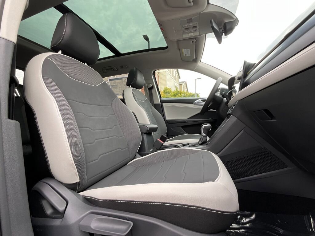 New 2025 Volkswagen Taos SE image 11