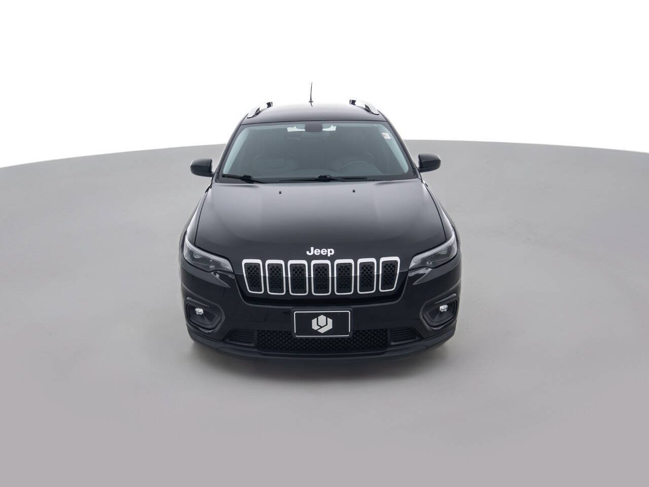 Used 2019 Jeep Cherokee Latitude Plus w/ Cold Weather Group FWD image 2