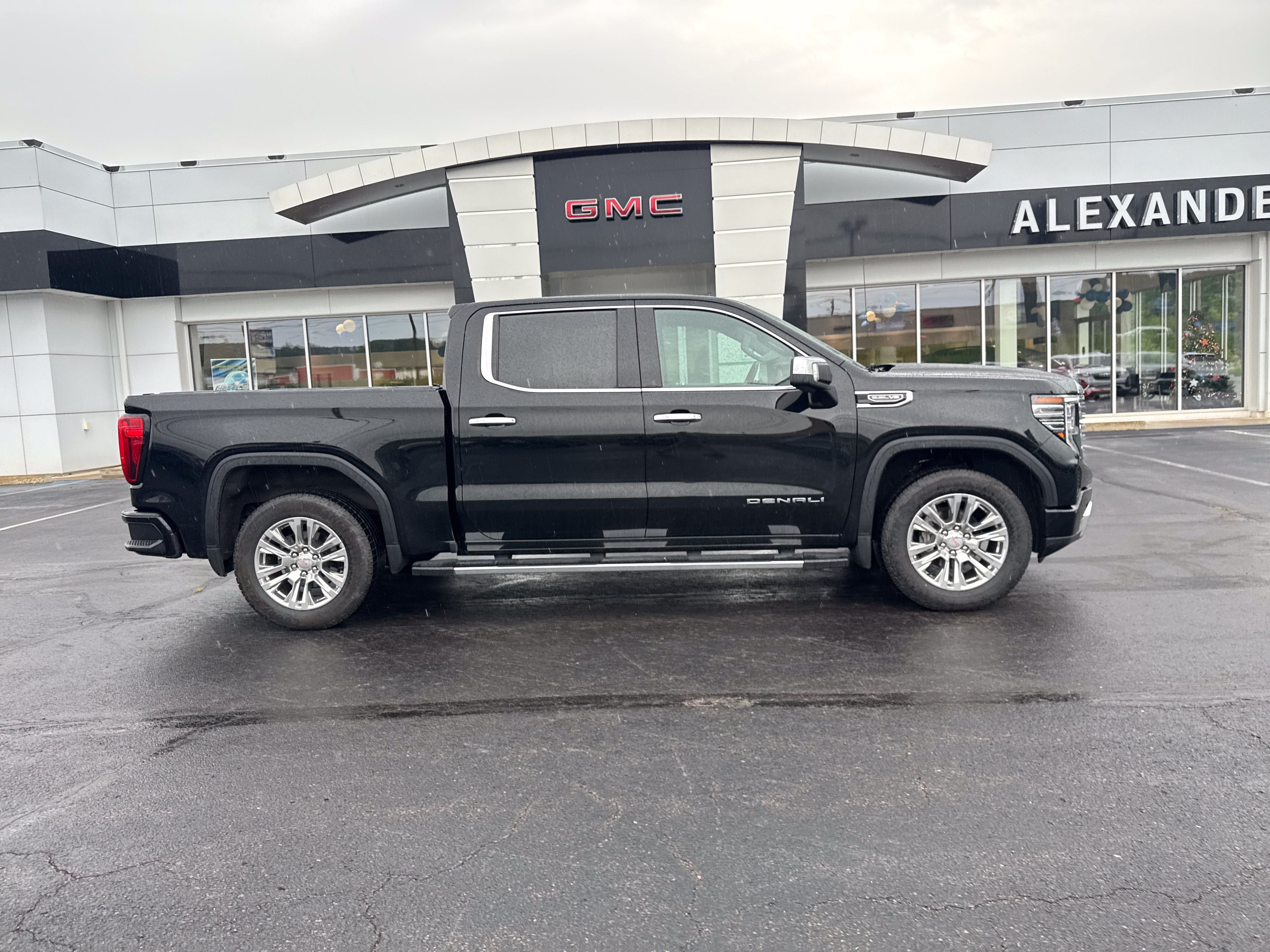 Used 2022 GMC Sierra 1500 Denali AWD/4WD image 2