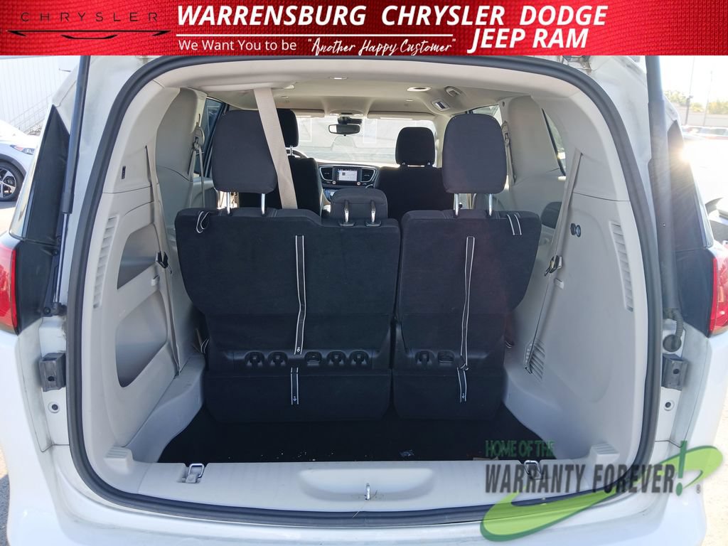 Used 2023 Chrysler Voyager LX FWD image 34
