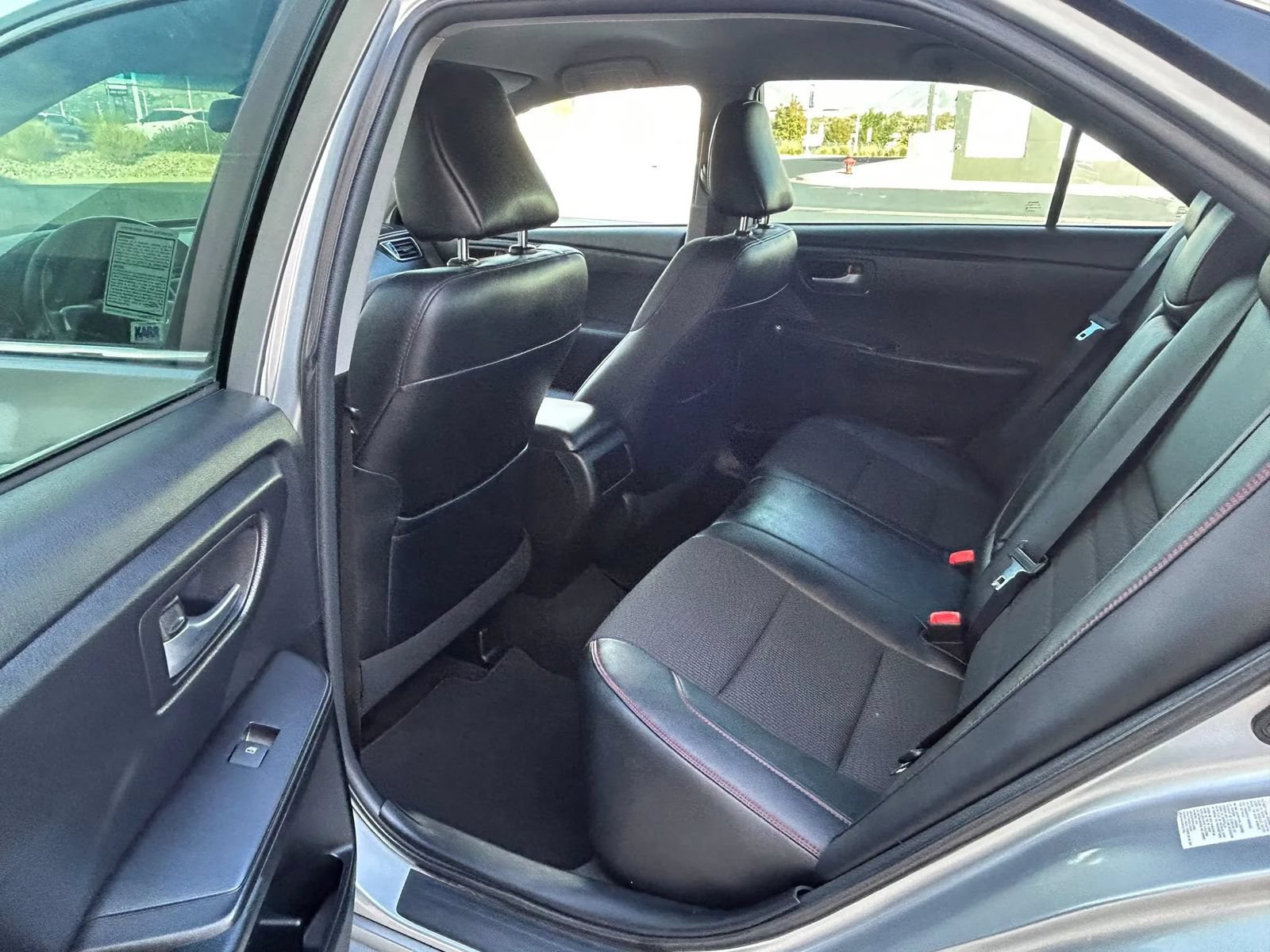 Used 2016 Toyota Camry SE FWD image 10