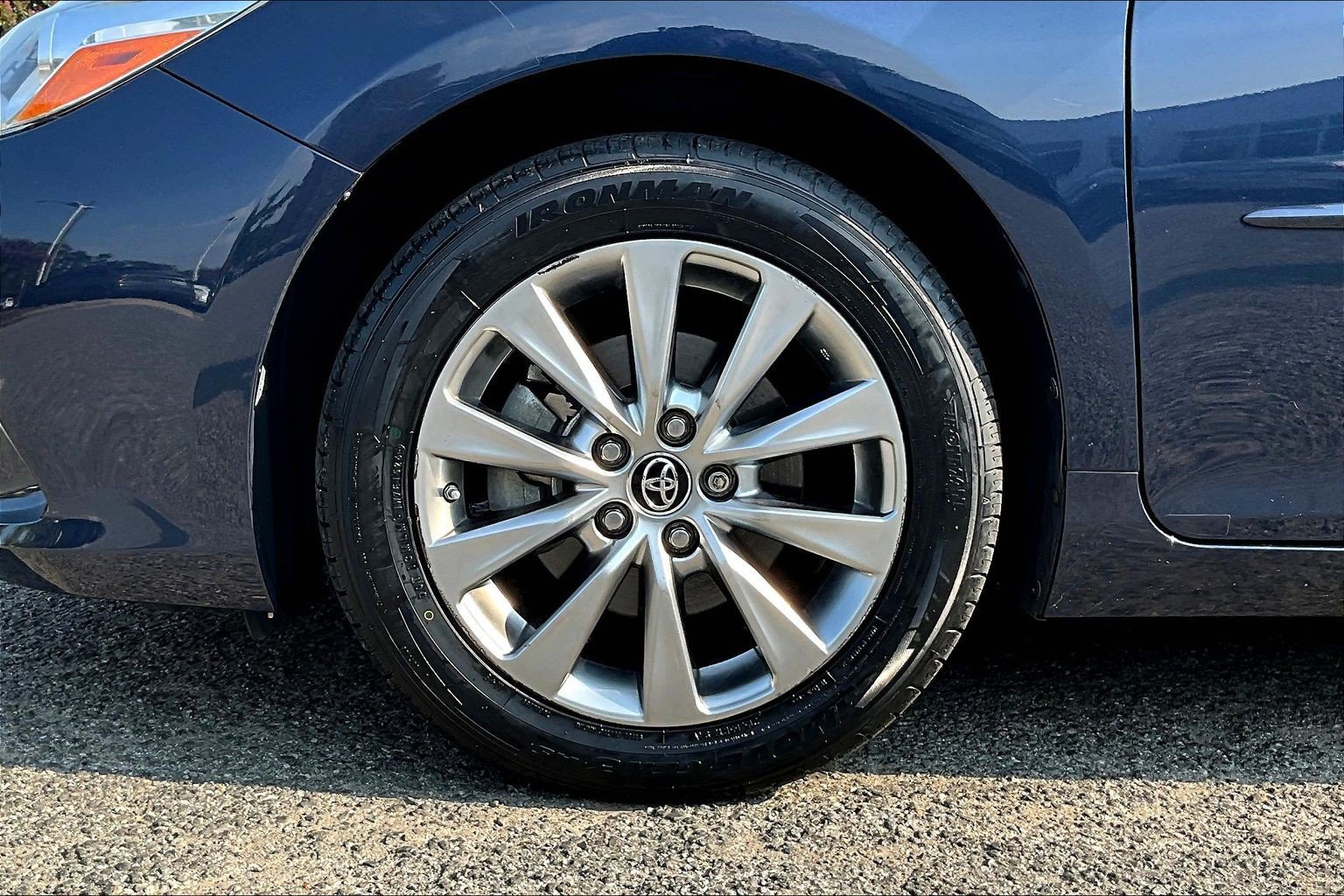 Used 2015 Toyota Camry XLE w/ Moonroof Package FWD image 8