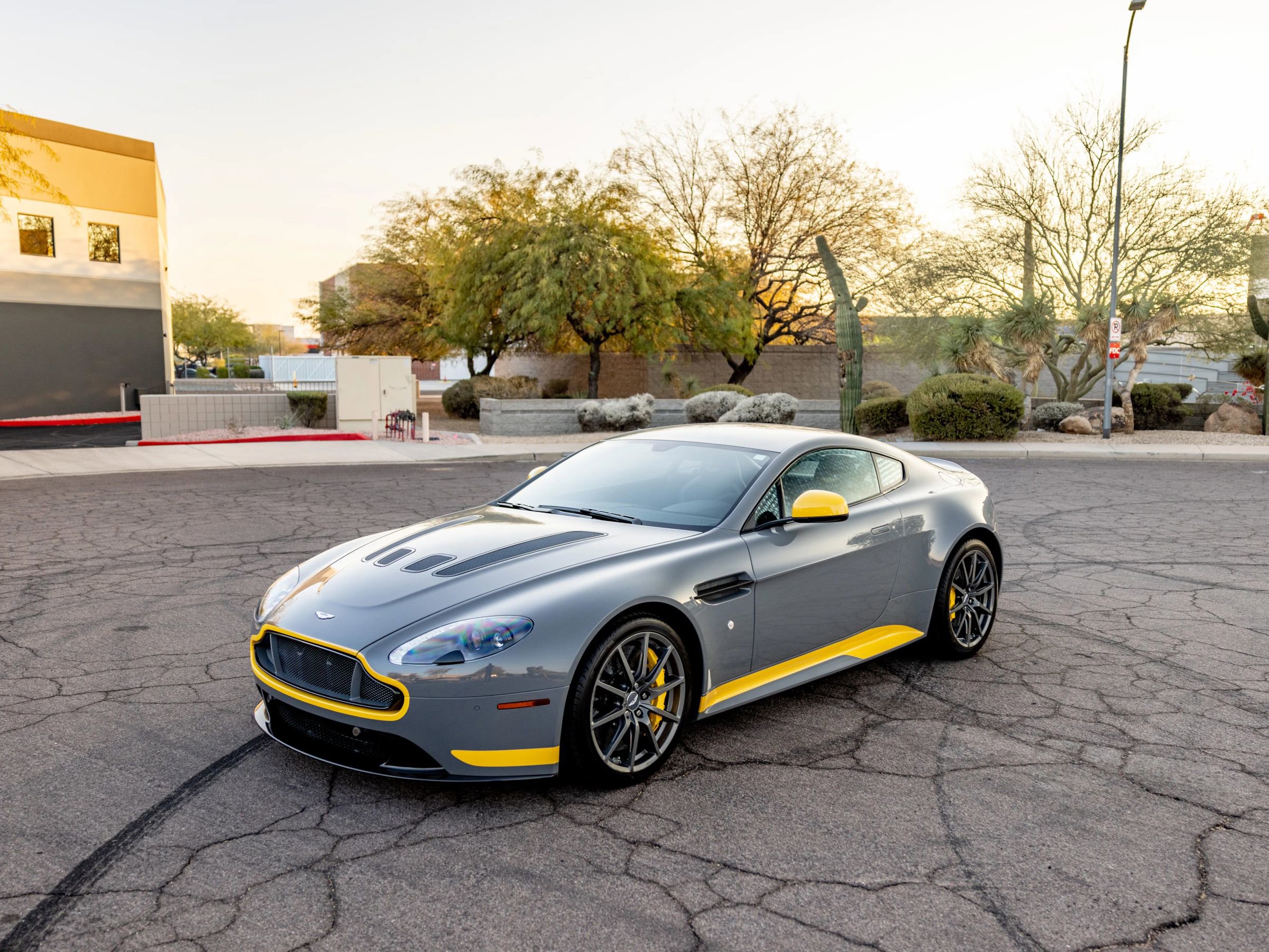 Used 2017 Aston Martin V12 Vantage S image 13