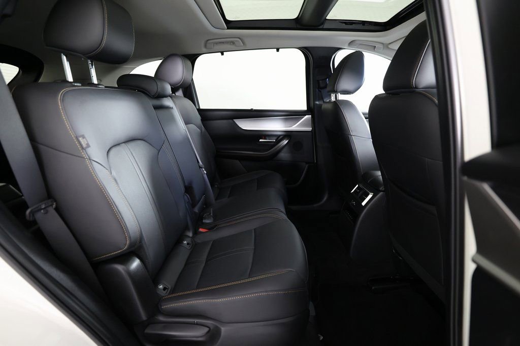Used 2025 MAZDA CX-70 Plug-In Hybrid w/ Premium Pkg image 11