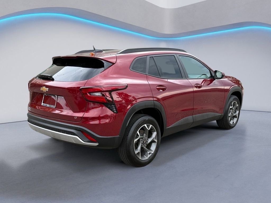 Used 2024 Chevrolet Trax LT w/ Driver Confidence Package image 3